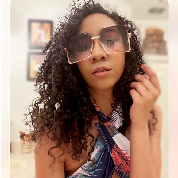 Big Square Fashion Sunglasses - Picture 2 of 4